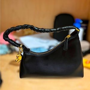 Aupen Nirvana Bag in Noir- as seen on Taylor Swift